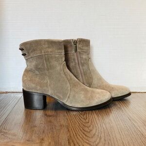 Italeau, Italy, Handmade Womens Beige Taupe Suede Ankle Boots, 7.5-8  / 38.5.